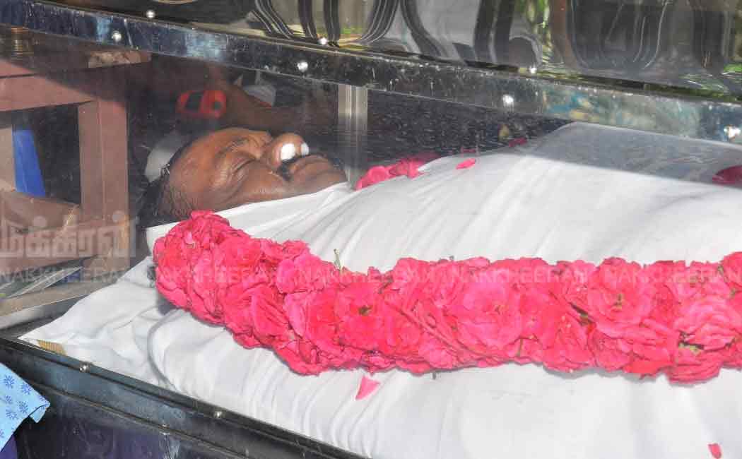 Actor and Director Marimuthu's Last Tribute (Pictures)