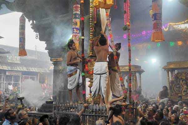 Chidambaram Nataraja Temple Kanaka Sabha Issue Police complaint against Dikshidar