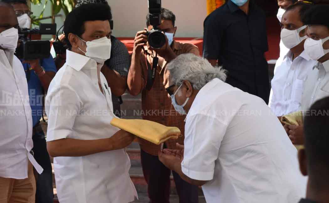 Chief Minister pays homage to Shivaji Ganesan statue