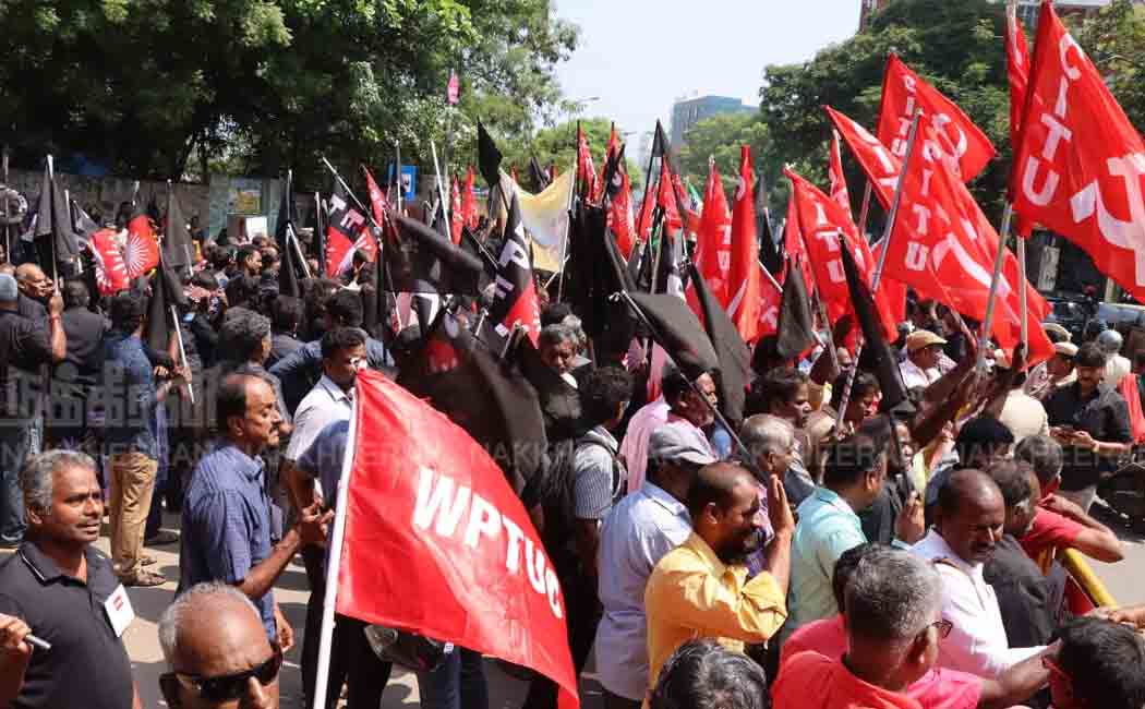 Trade union confederates protest demanding arrest of Union Minister (Pictures)