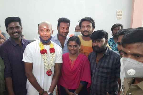 cricket player wents to palani!!