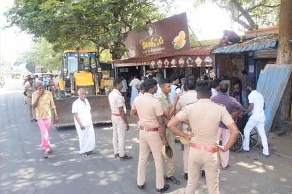 Argument between police and VKC members during removal of encroachment Trichy!