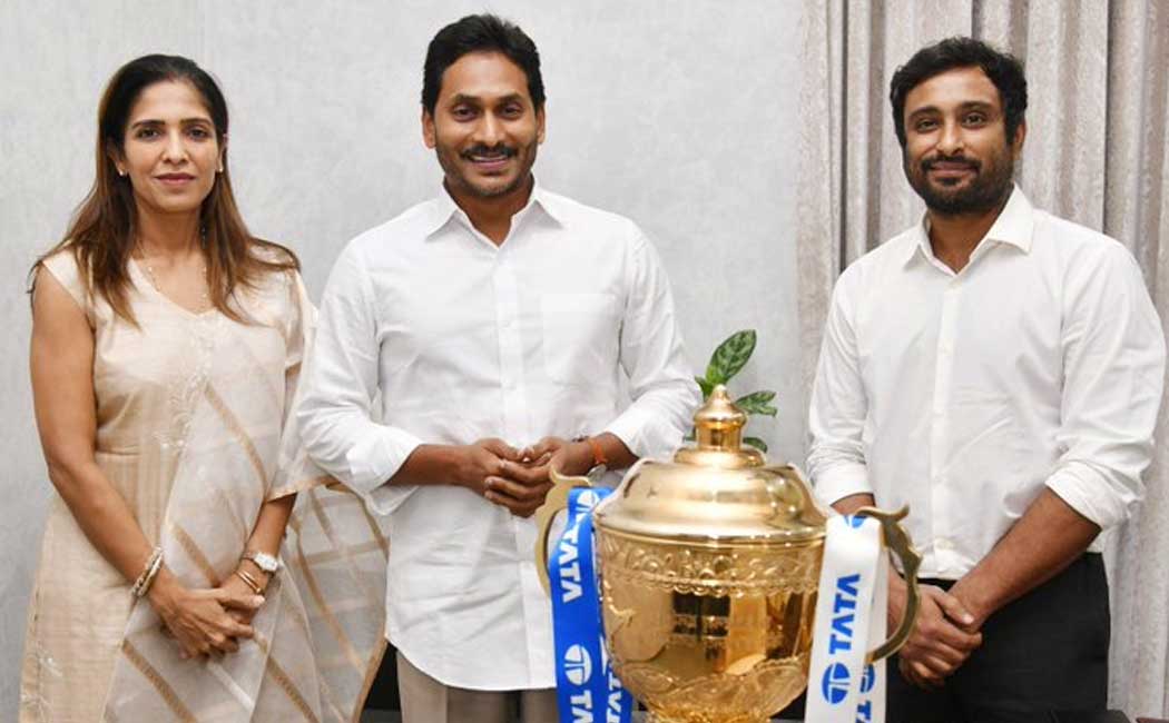 Ambati Rayudu joins YSR Congress party