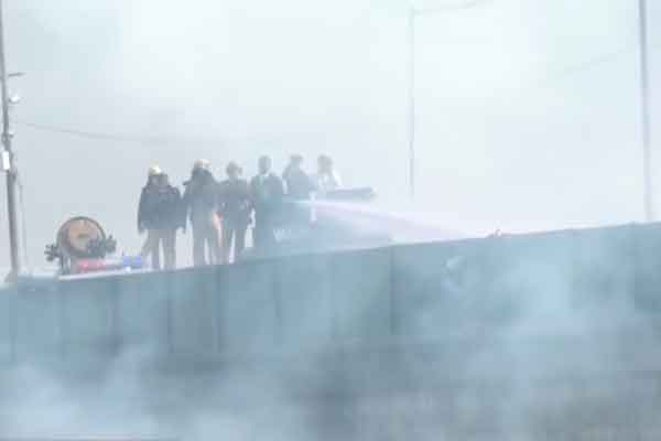 Farmers moving forward; Smog zone Delhi border