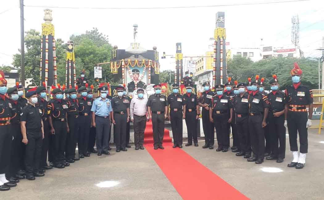 Army soldiers pay homage to Kargil on Victory Day
