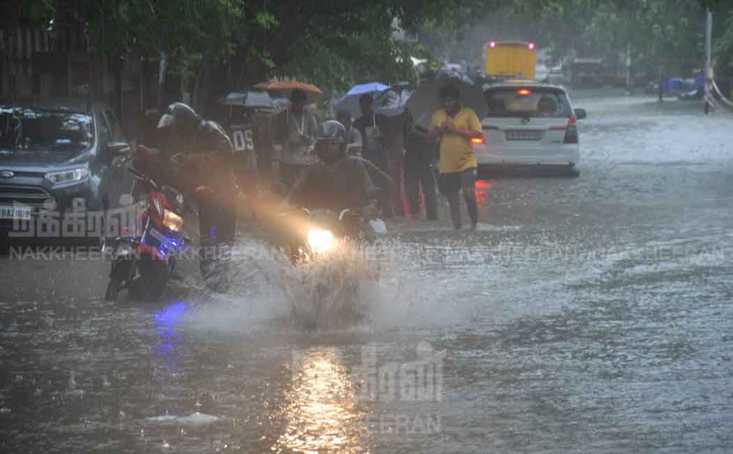 Heavy rain in Chennai; Rainwater on the roads! (pictures)