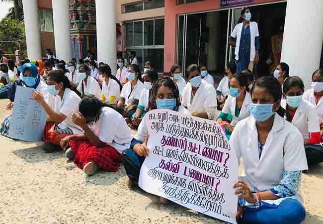 Students protest over private tuition fees at Government Medical College