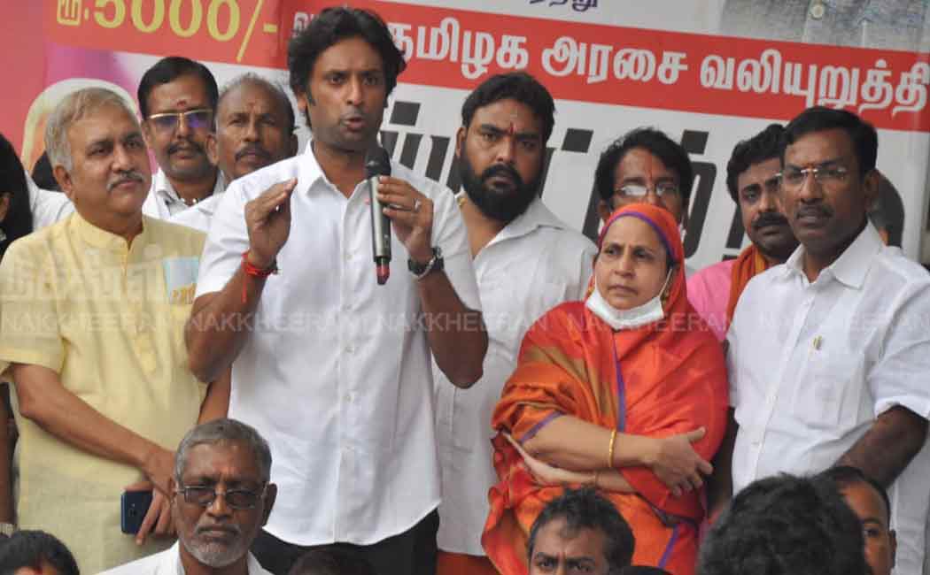 BJP members struggling on Valluvar Kottam