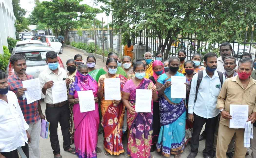 Housing Board Residents who filed a petition with the Tamil Nadu Housing Board