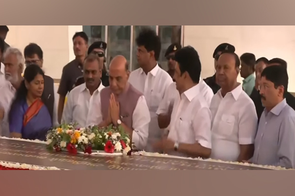 Union Minister Rajnath Singh Tribute to kalaignar at his memorial