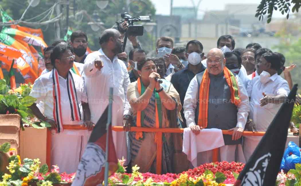 central minister who involved in campaign for supporting of kushboo