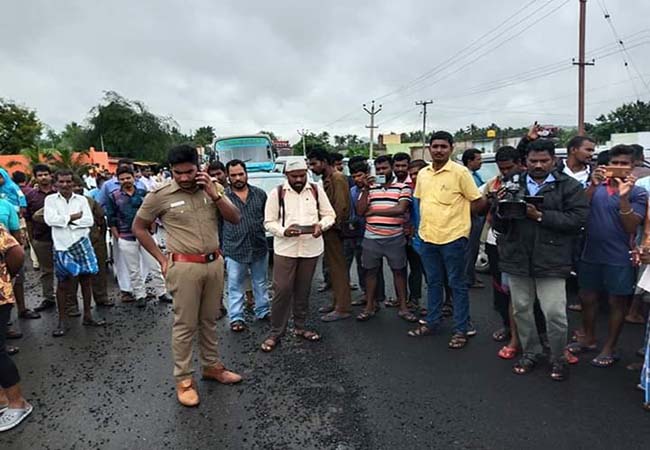new road damaged peoples compalint in mla and strike vellore