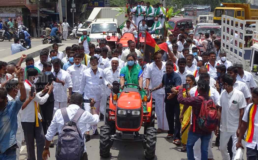 DMDK involved in the struggle against the government of Karnataka
