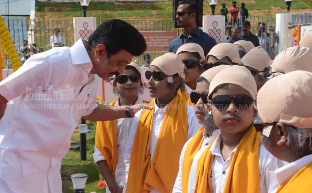 Chief Minister MK Stalin pays homage to Kalaignar statue