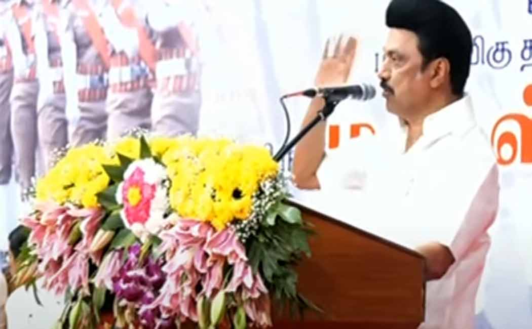 'Two salutes' by the Chief Minister; The hall shook with the noise of the guards