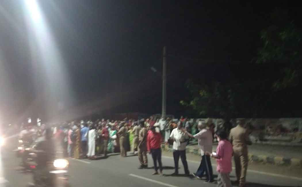 Devotees who came to girivalam in ban time..