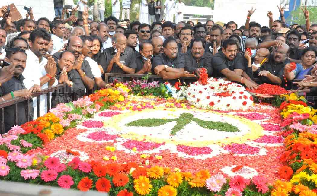 edappadi palanisamy tribute to mgr in marina