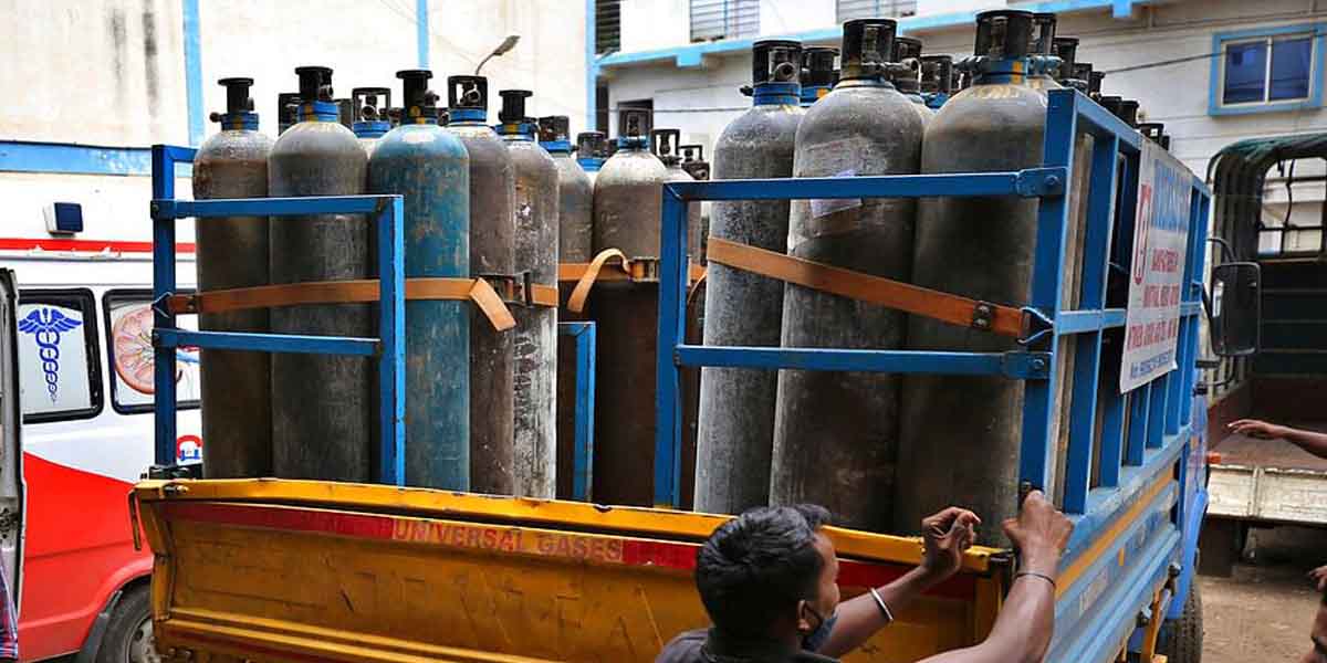 1000 oxygen cylinders sent to 18 districts on behalf of CII!