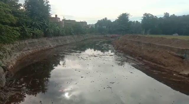 6 people trapped in wild floods ... Body found 15 km away