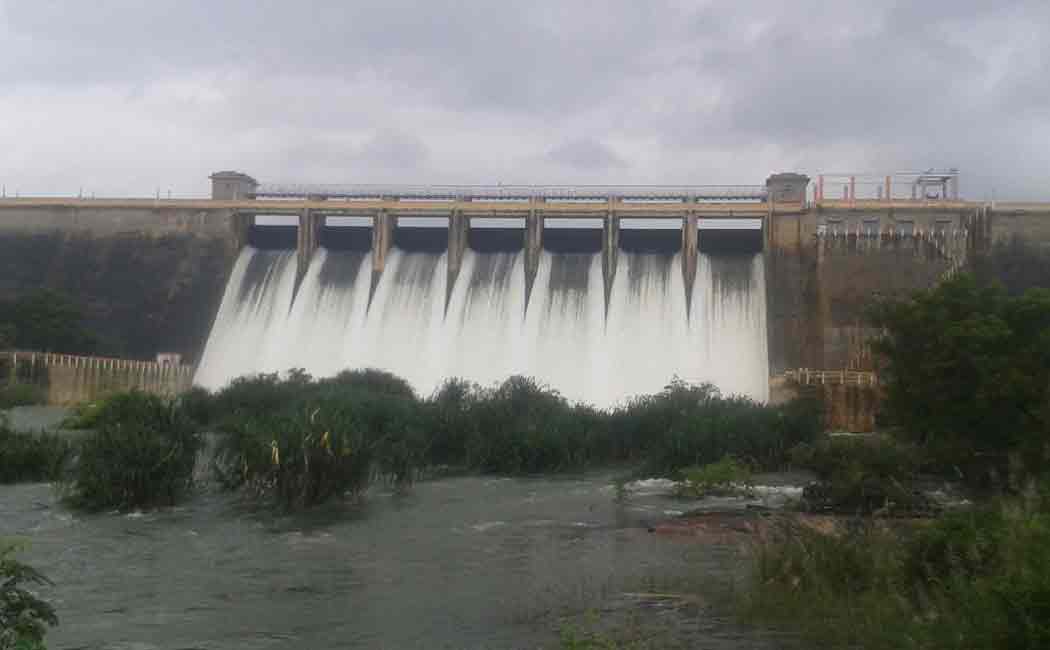 Youth passes away manimutharu dam while playing in river