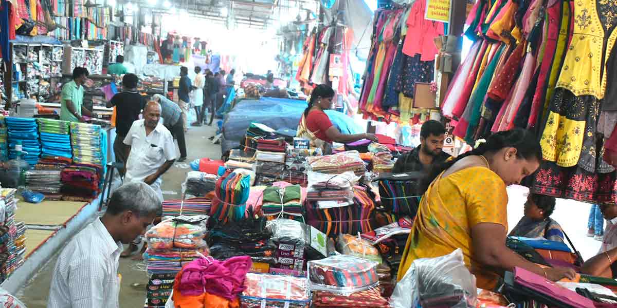 A sluggish Erode textile market due to the absence of foreign traders