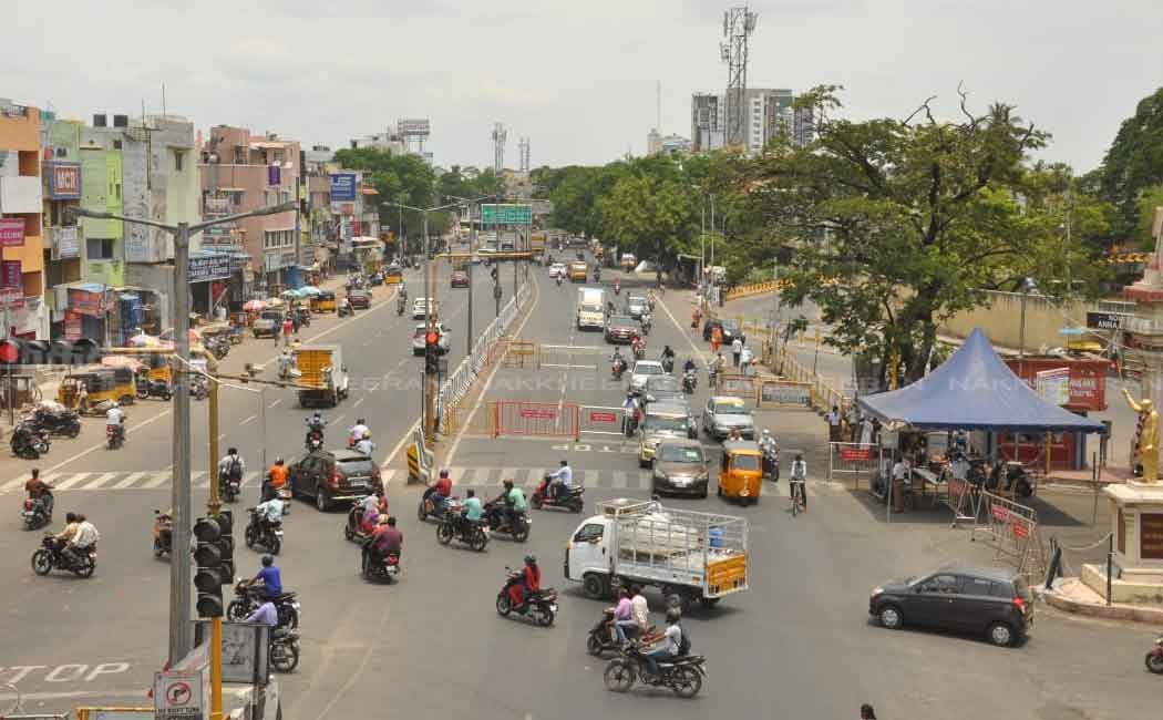 Normally functioning public during public curfew