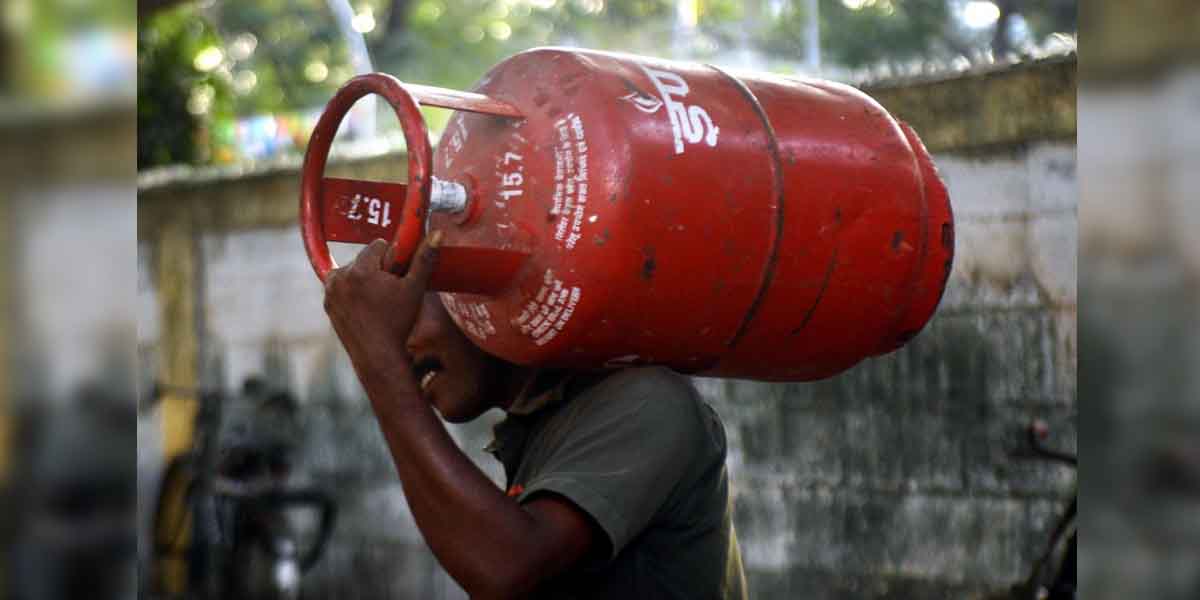 High cooking gas cylinder price in one day!