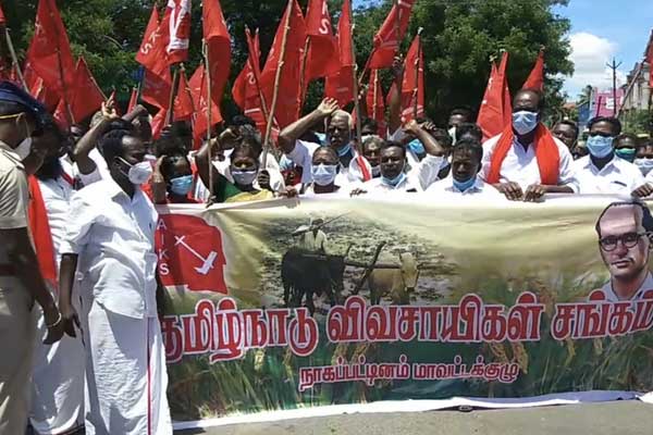 Farmers union members struggle in Nagappattinam collector office
