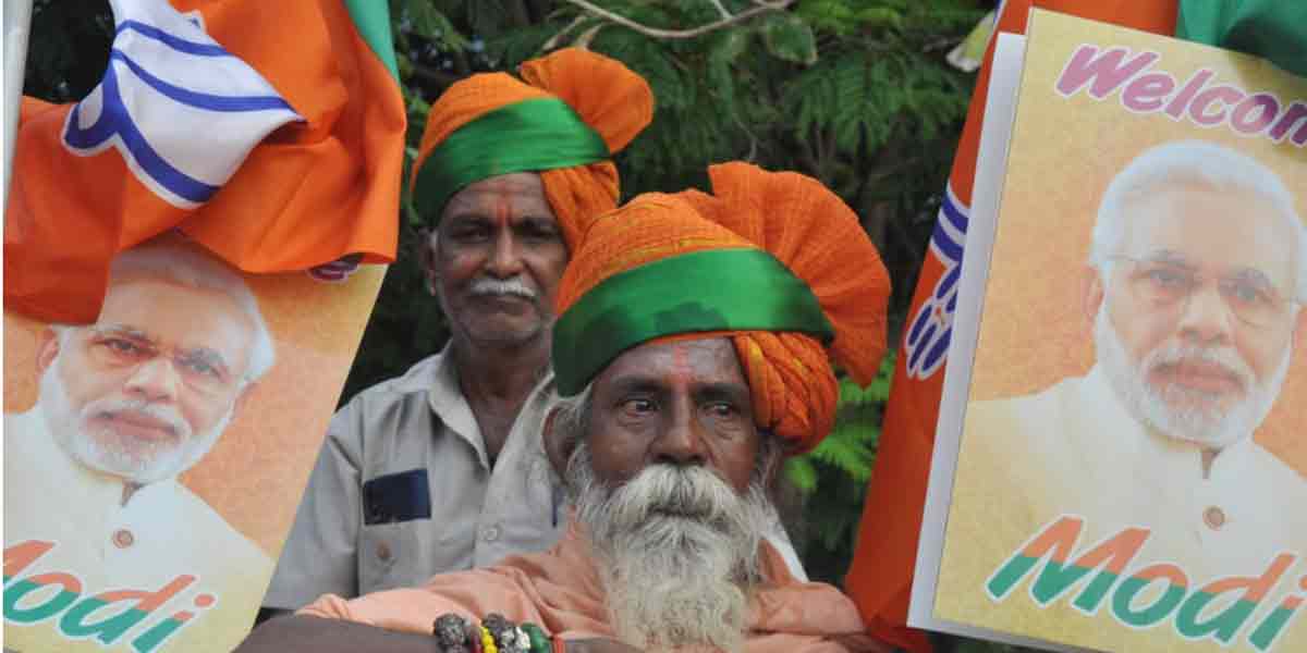Welcome to Modi ... AIADMK flags that do not catch the eye!
