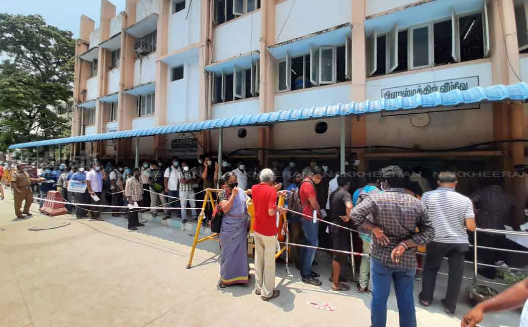 People flocking to buy Remtacivir; Corona controls flying in the air