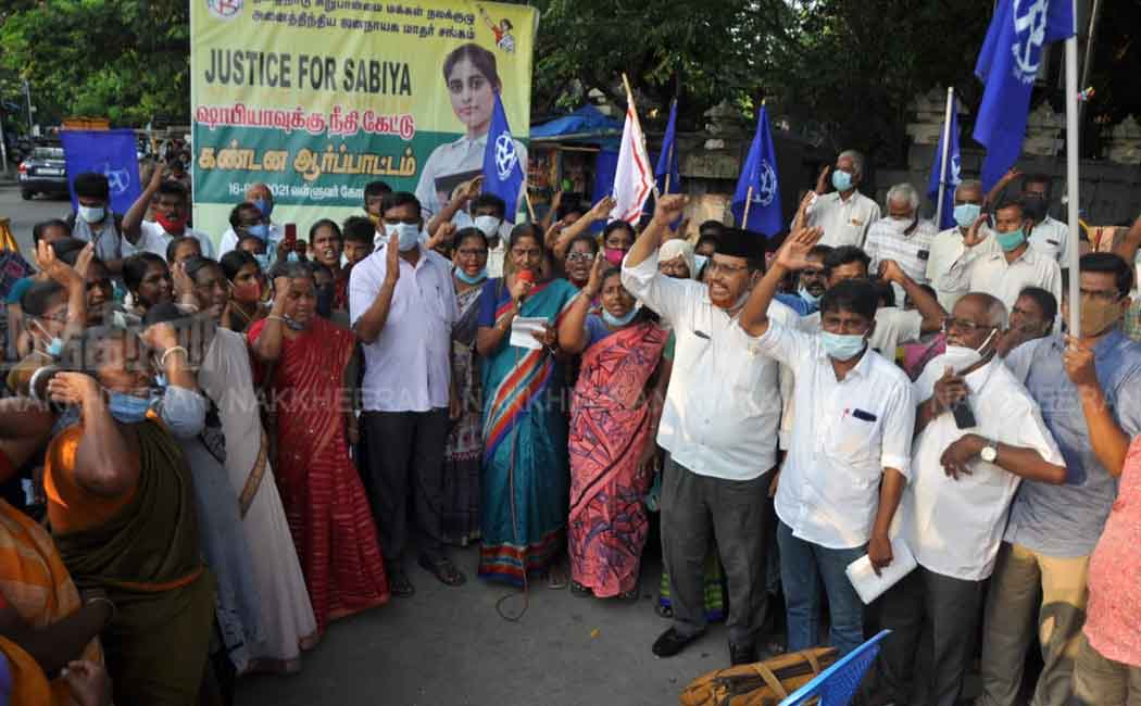 womens association members involved in the struggle