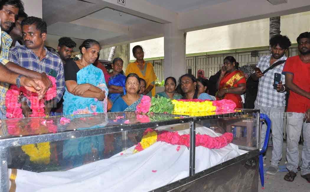 Actor and Director Marimuthu's Last Tribute (Pictures)