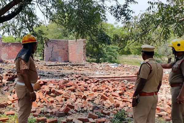 Three passes away in firecracker factory accident Financed by the CM
