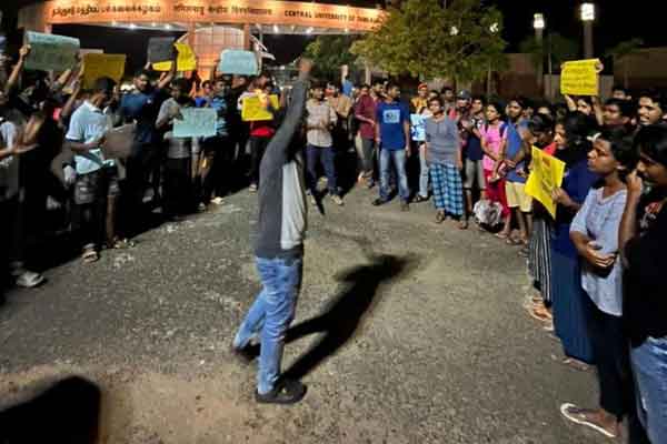 Thiruvarur Central University students struggle at midnight!