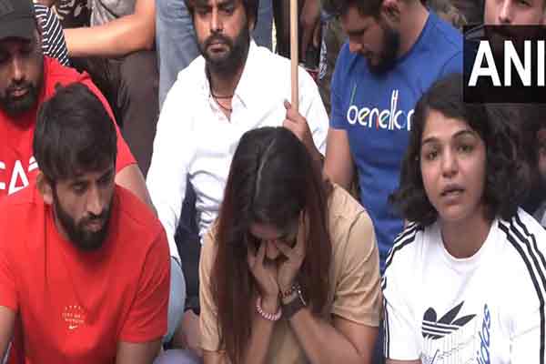 bjp mp prithvi bhushan sharan singh related incident again started