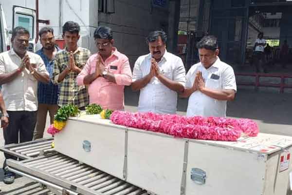 Duvakkudi Palanichami, who passed away in Kuwait, arrived in Chennai