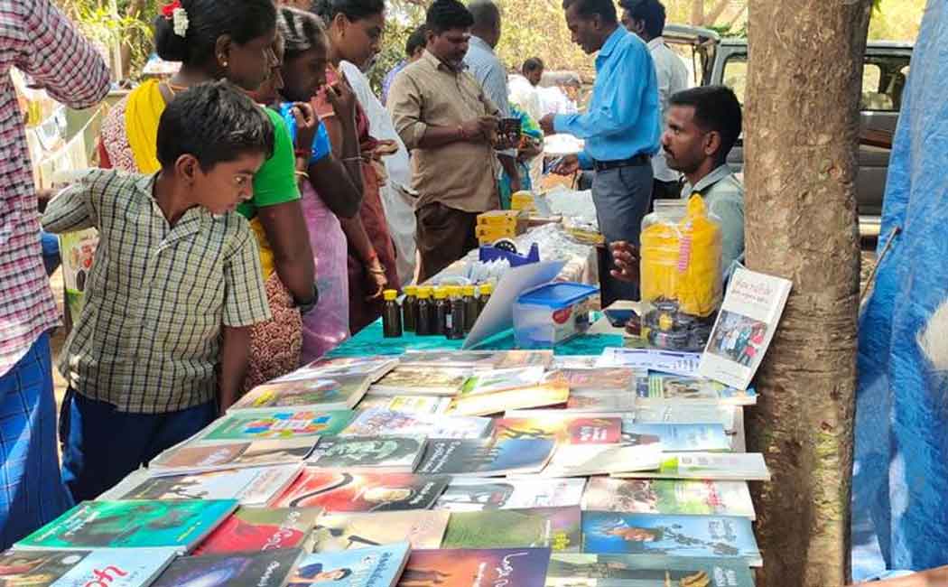 An engineering graduate farmer who organized a traditional agricultural exhibition at the Earring Festival!