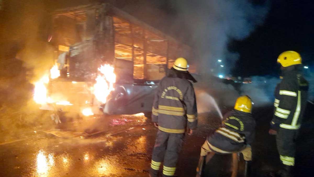 Omni bus catches fire - passengers luckily escape