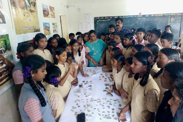 Students who were surprised to know the methods of excavation