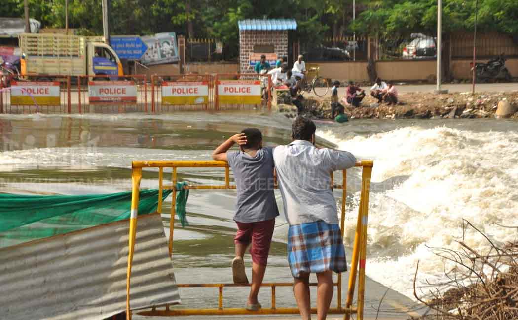 Road closed due to ground bridge sinking