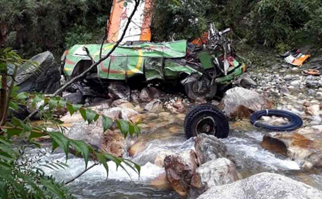 himachal pradest bus accident costs 44 lives