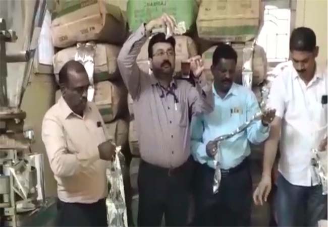 OTHER IMPURITIES MIXED tea powder MANUFACTURING COIMBATORE FSSAI OFFICERS RAID