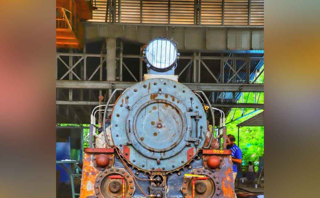 Mountain trains departing from Ponmalai to Ooty