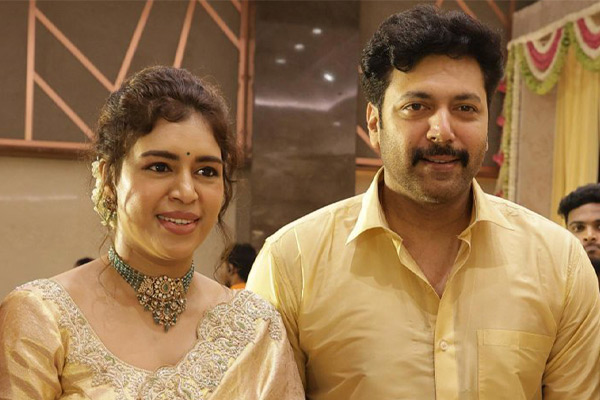 ravi mohan attend producer ishari ganesh daughter marriage with singer keneesha