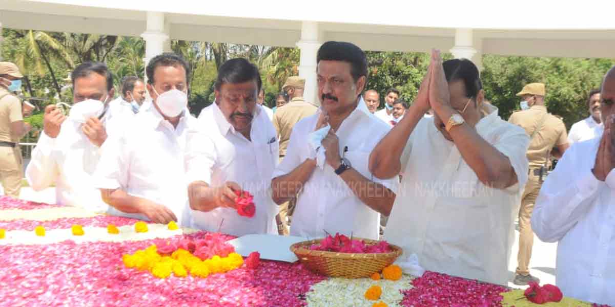 Stalin pays homage to kalaingar at Gopalapuram house with candidate list!