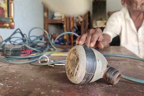 Mic set Manikandan who offers mic to DMK Leaders