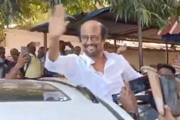 rajini in Thiruporur registrar's office.