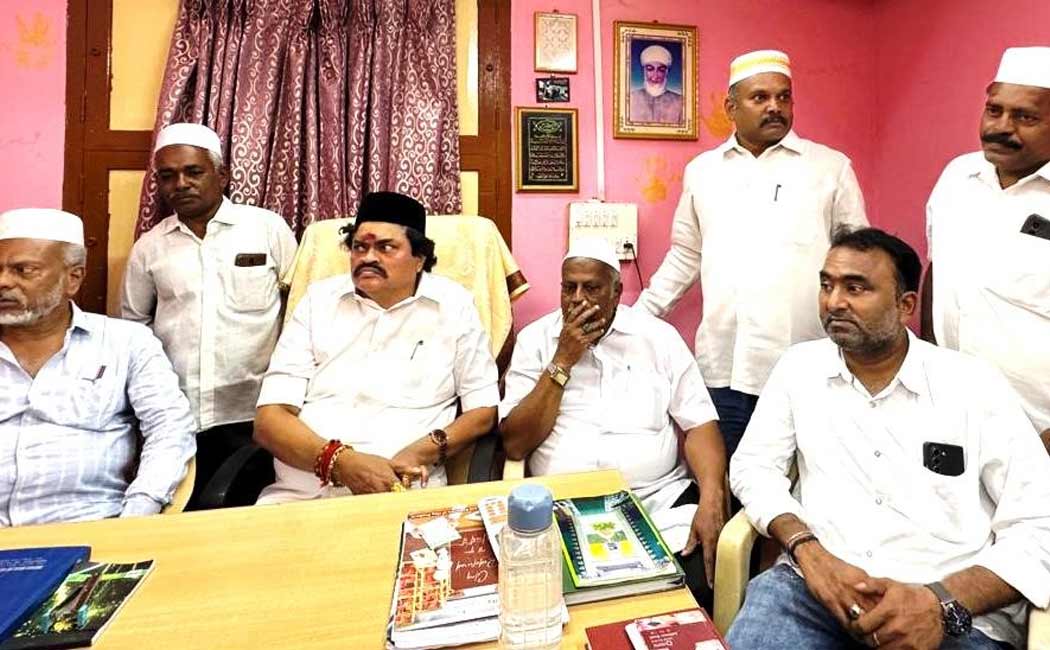 Rajendra Balaji Rs. 10 lakh financial assistance to build Pallivasal Jamath community hall