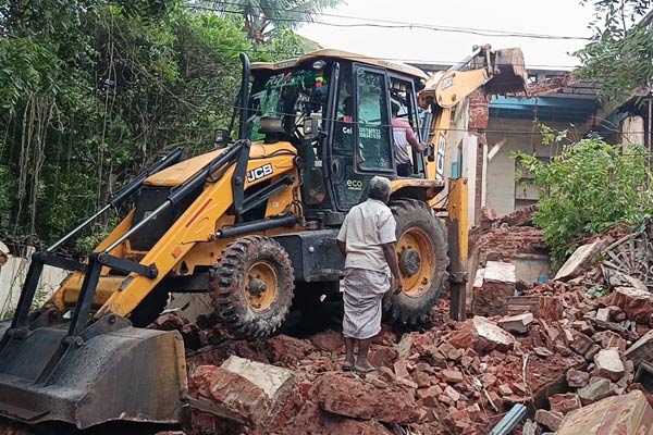 150-year-old house collapsed due to rain in Chidambaram