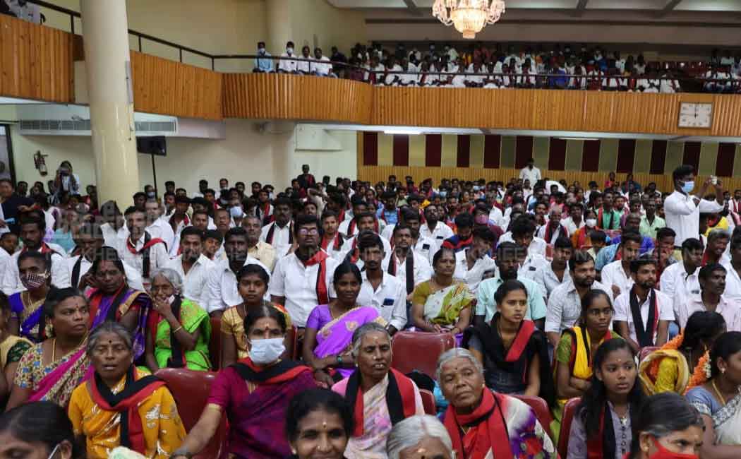 2000 people joining DMK